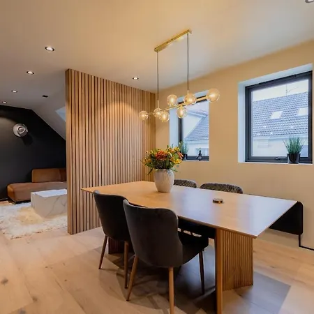 Lägenhet Charming 4-bed In Center