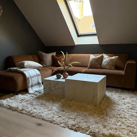 Charming 4-bed In Center Lägenhet *