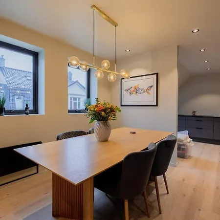 アパート Charming 4-bed In Center