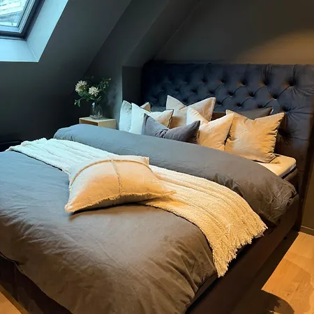 Charming 4-bed In Center Appartement *