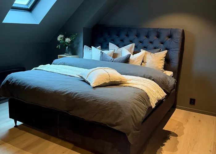 Charming 4-bed In Center Daire